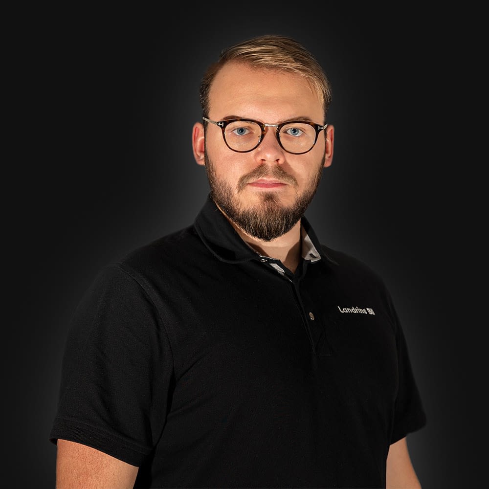 Pontus Blomqvist - Landrins bil - digital producent - svart -