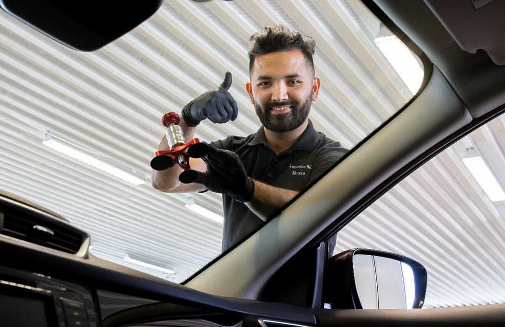 Landrins Bil - Boka glastjänster - Tumme up - Landrins Bil