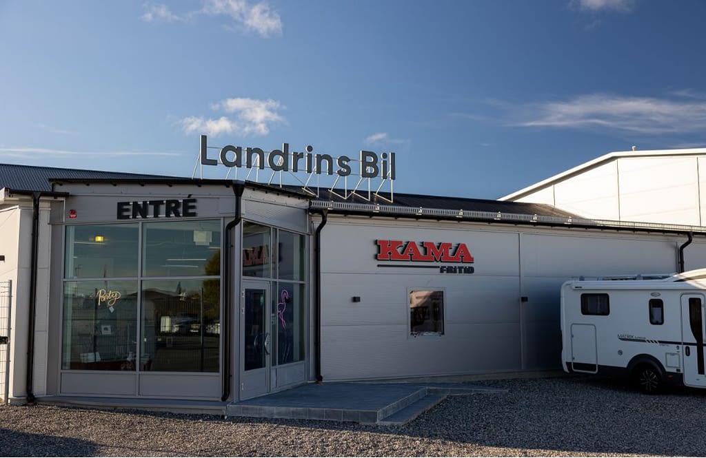 Landrins Bil Fritidsbutik – Utifrån