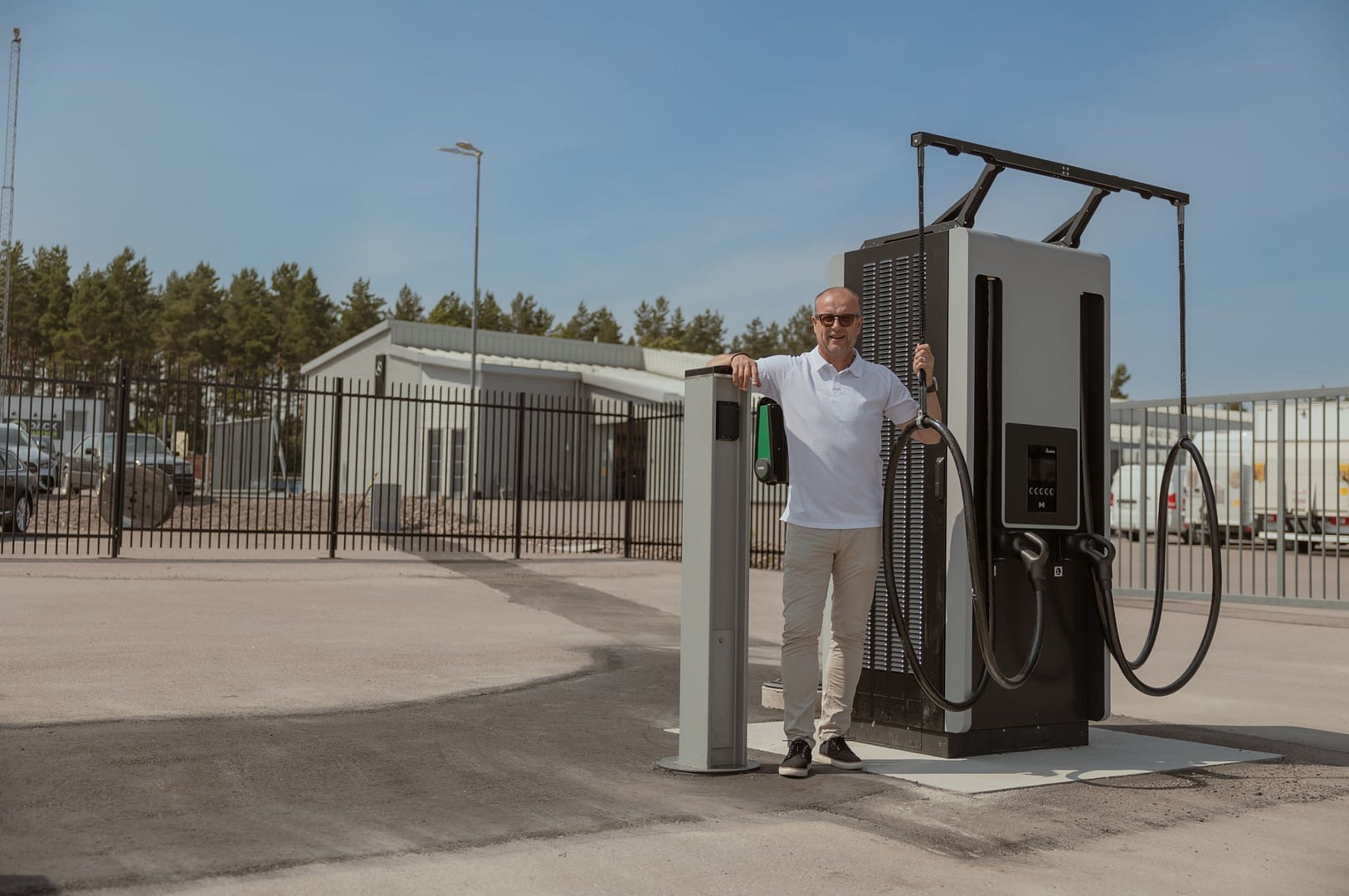 Landrins Bil Laddstation - Kenneth Landrin - Västerås Hässlö