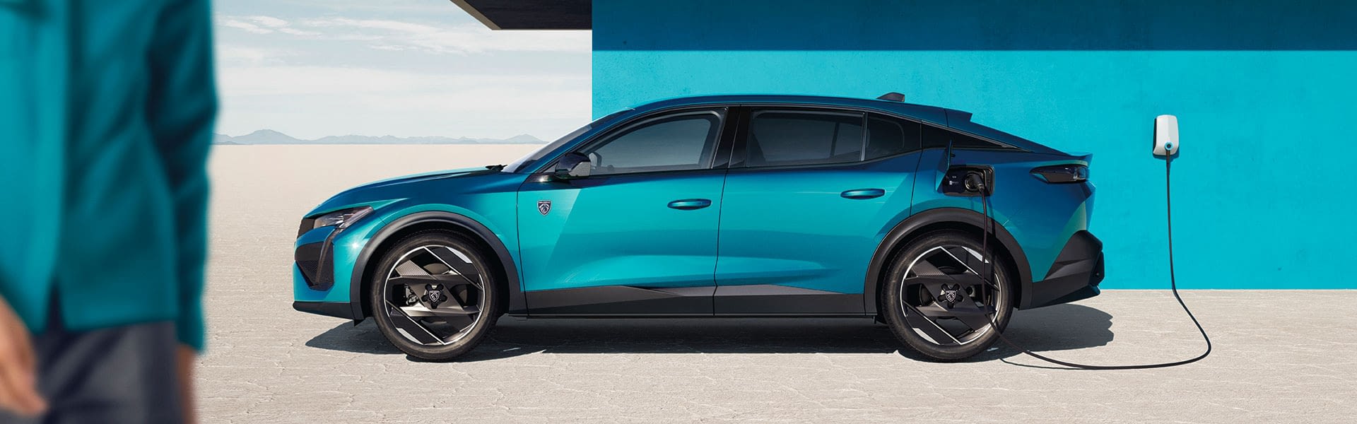 Peugeot 408 Plug-in Hybrid Landrins Bil