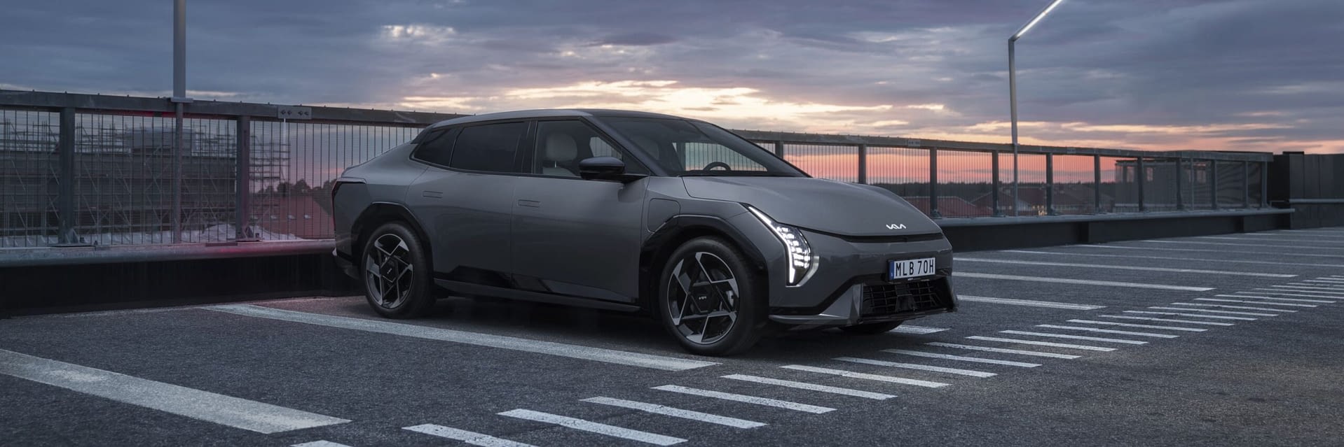 Kia EV4 Fastback - Landrins Bil Hero – 3