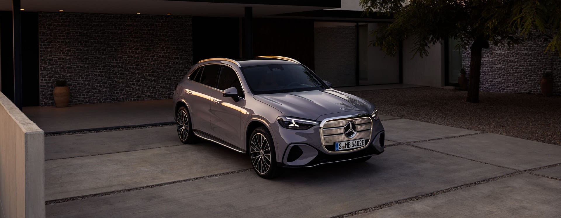 GLC EQ - Mercedes-Benz - Landrins Bil – Hero