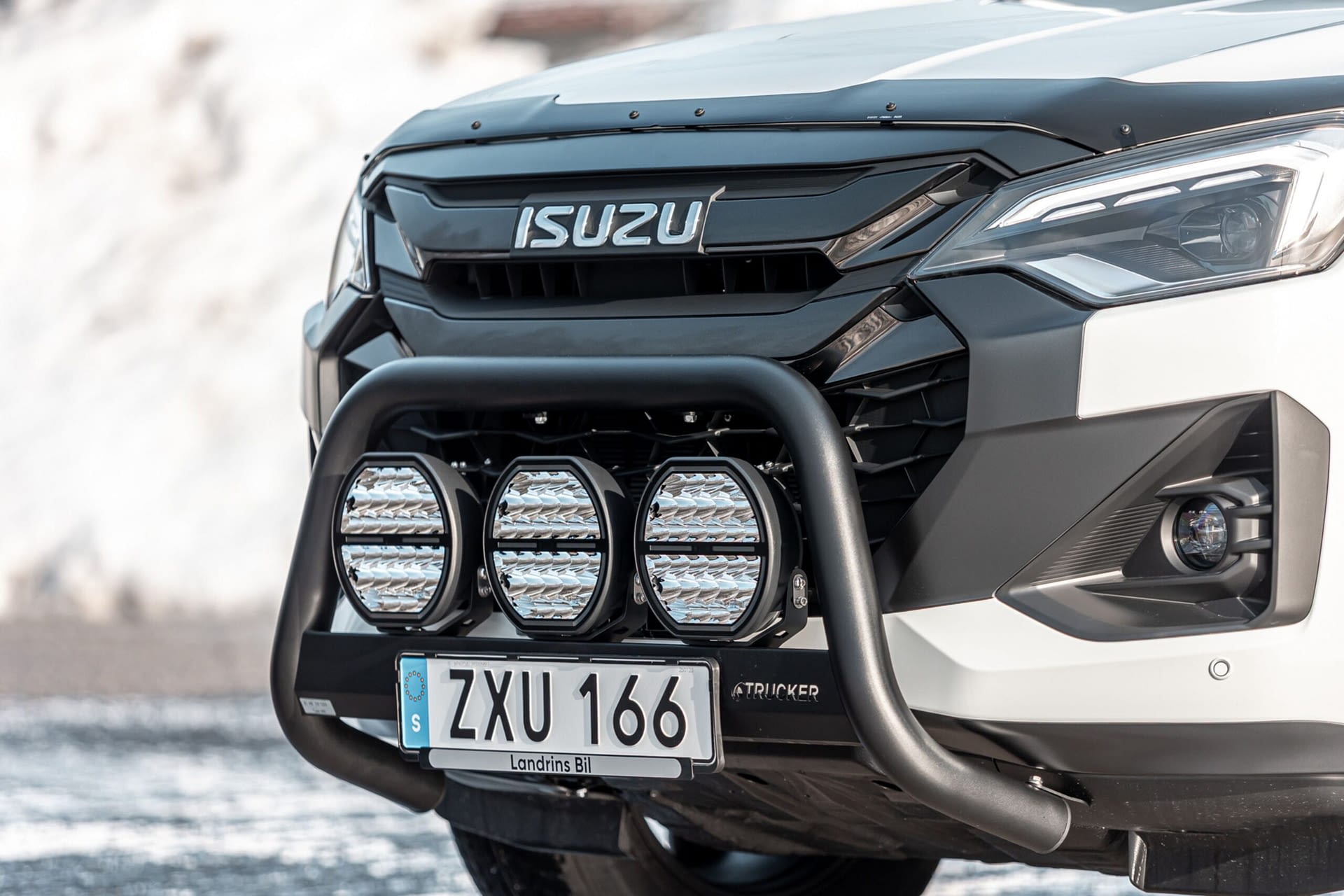 Landrins Bil Edition - Isuzu - Vit – 1