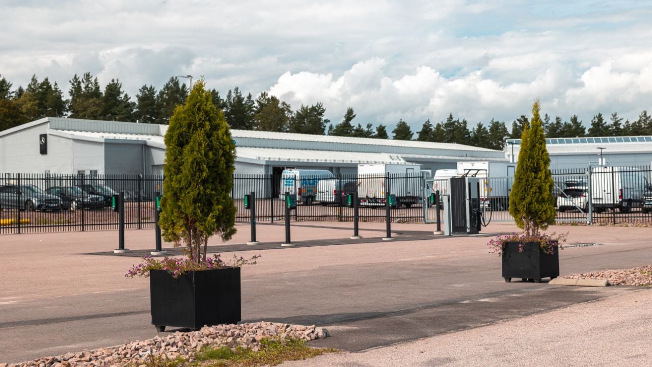 Laddstation Västerås Hässlö Landrins Bil 1